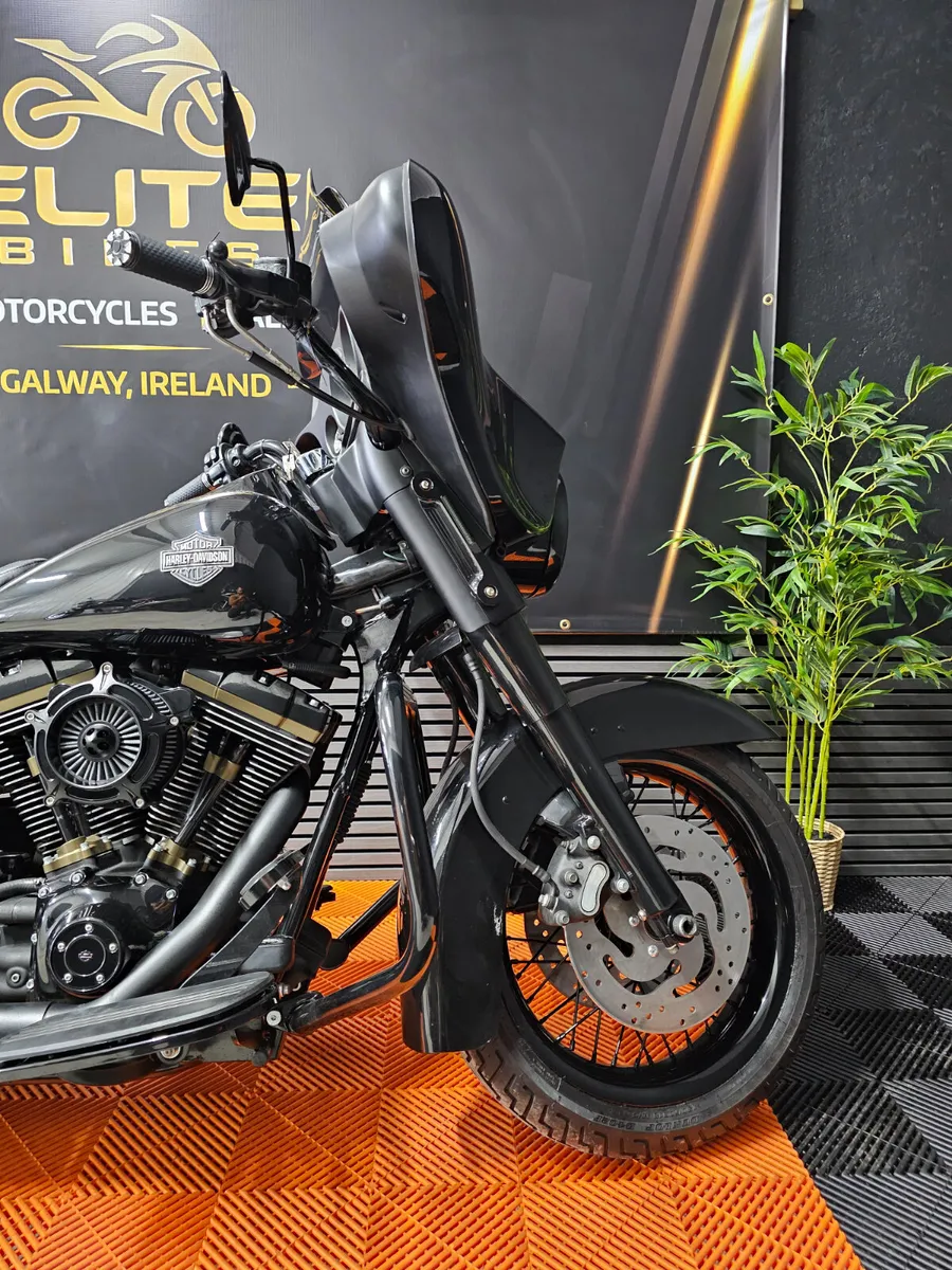 Harley-Davidson FLHX 2006 - Image 2