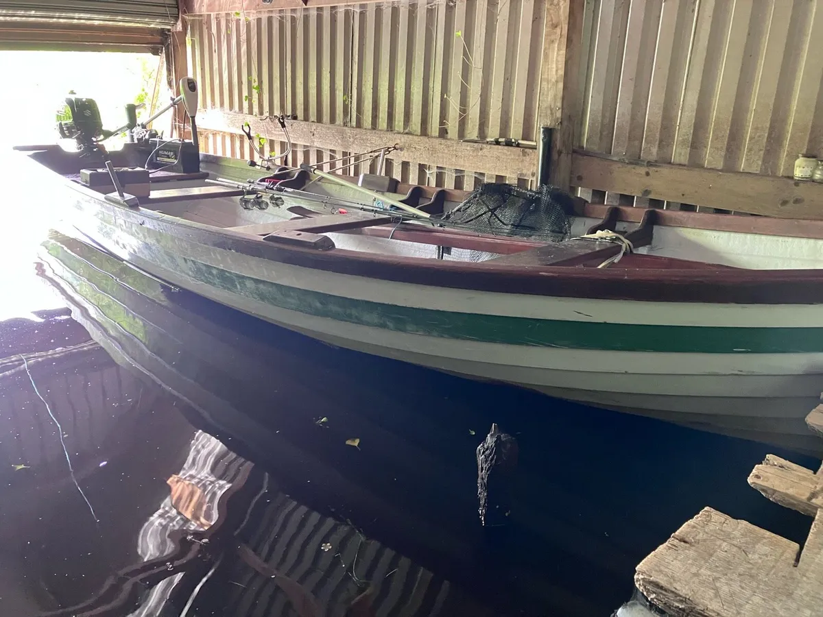 19ft lake boat - Image 4