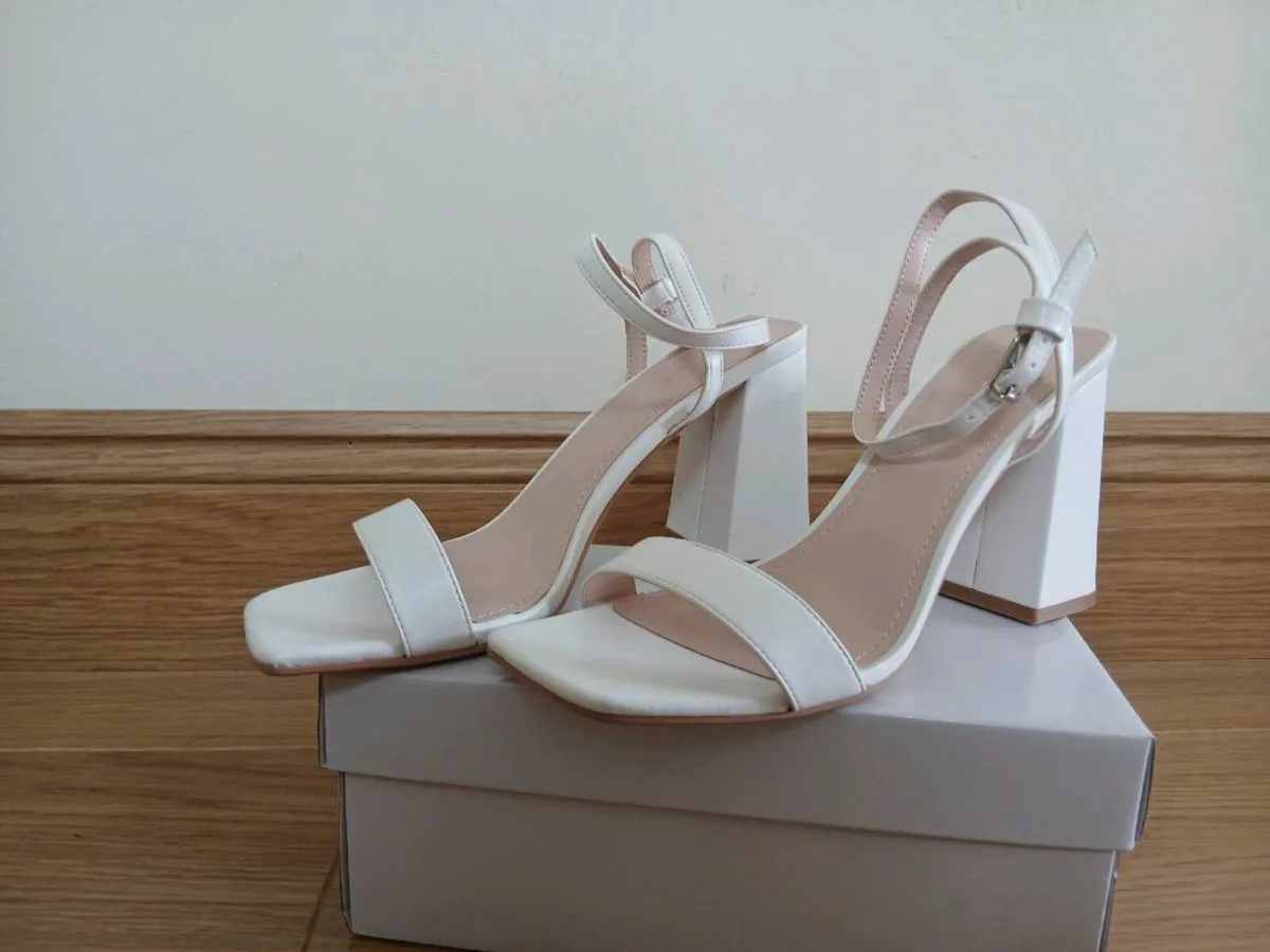 White block heeled sandals - Image 1
