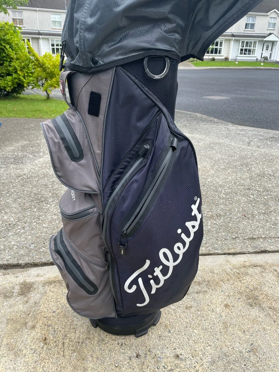 Titleist golf bag - Image 1