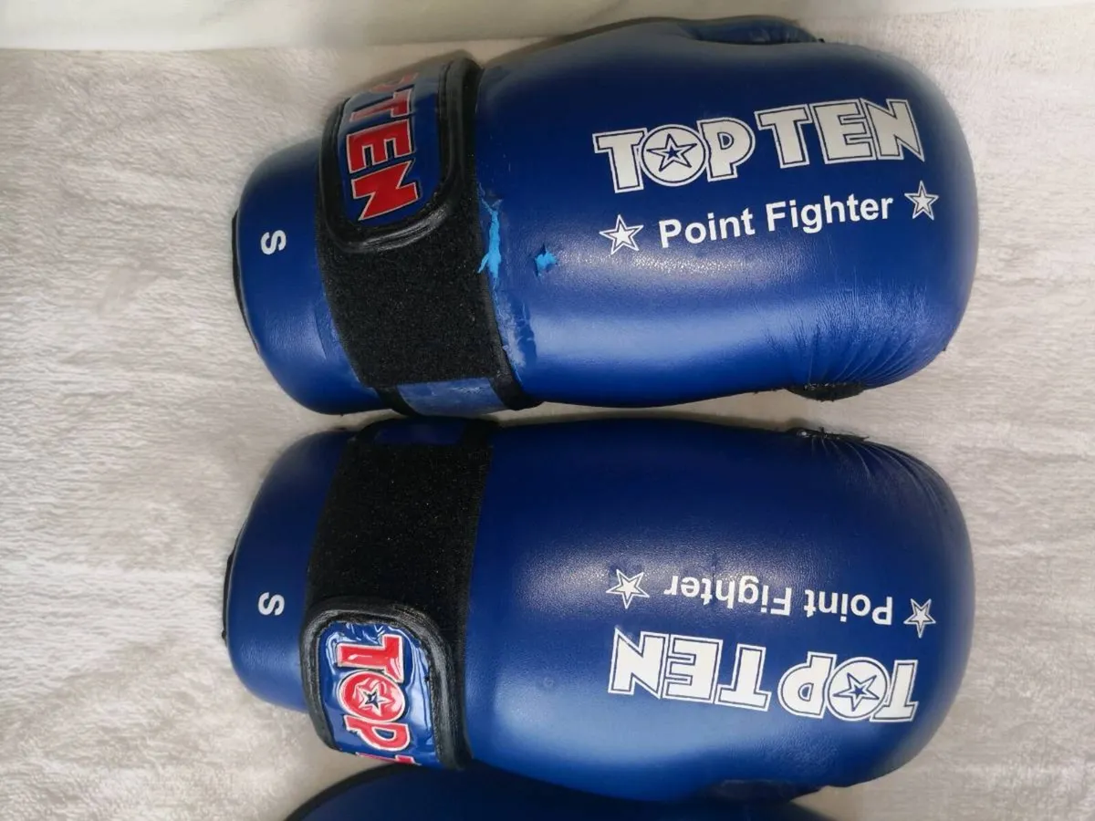 Taekwondo gloves and feet protectors - Image 2