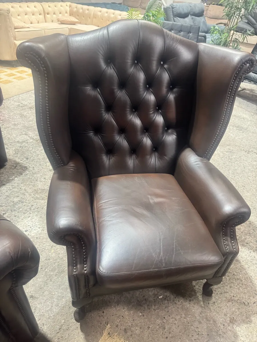 Antique 3-1-1 seater Chesterfield suite - Image 4