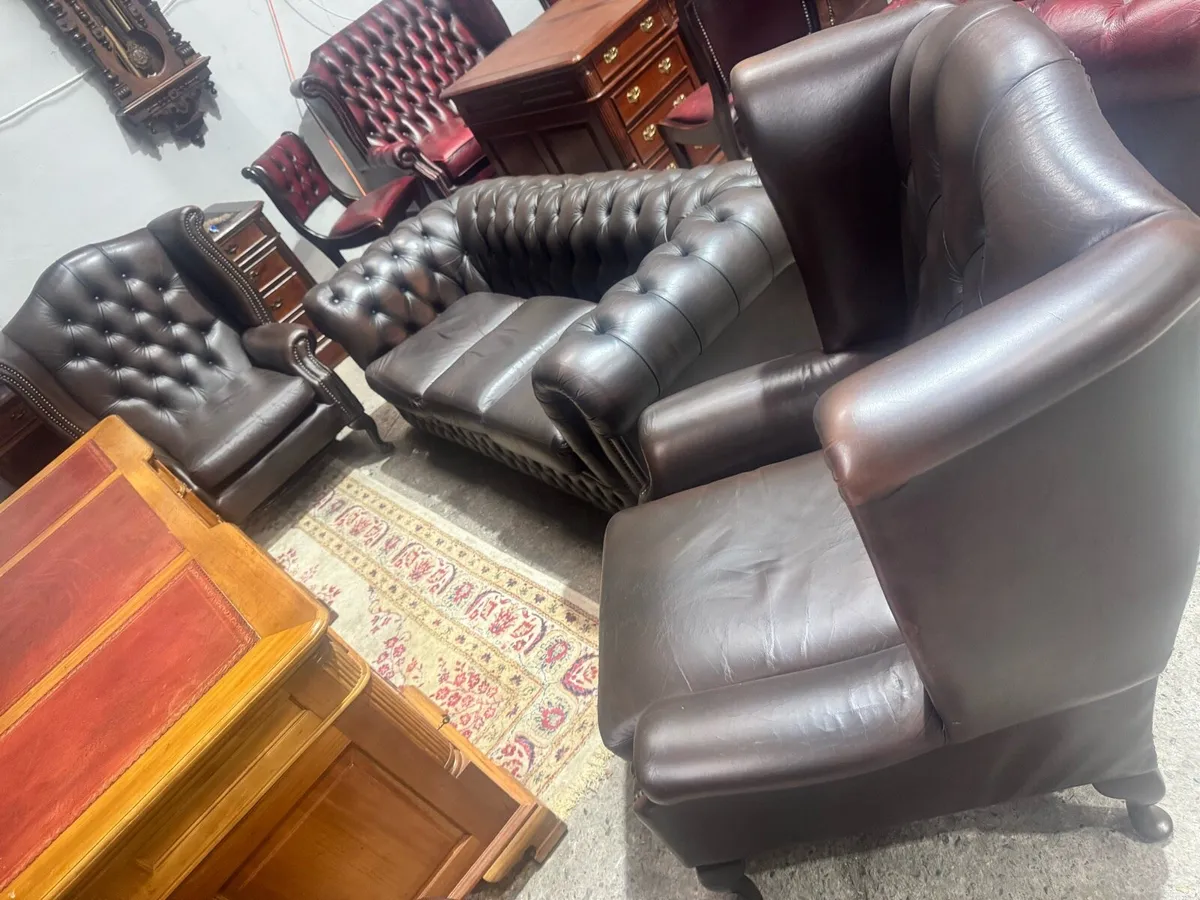 Antique 3-1-1 seater Chesterfield suite - Image 1