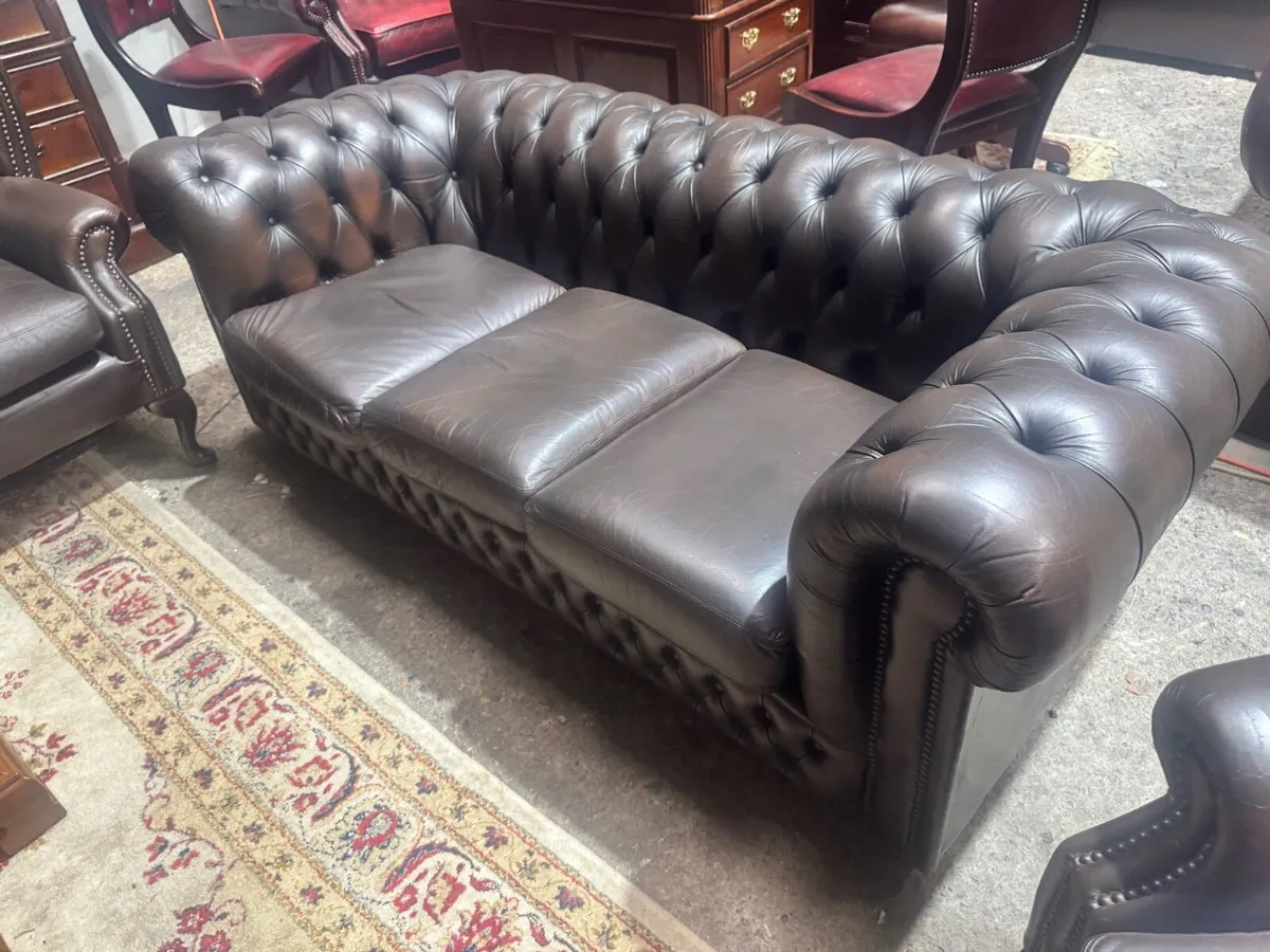 Antique 3-1-1 seater Chesterfield suite - Image 2