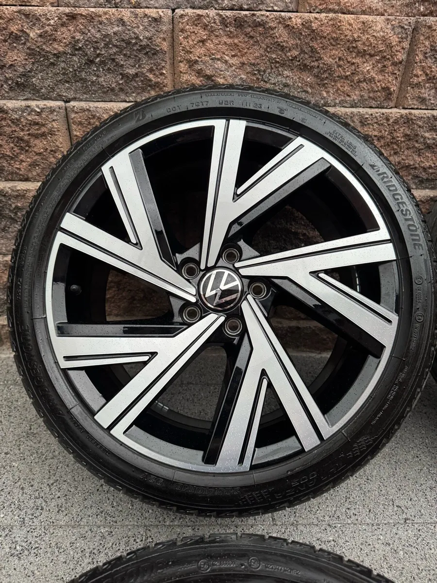 Genuine 18in VW Golf R Line Bergamo alloys 5x112 - Image 2