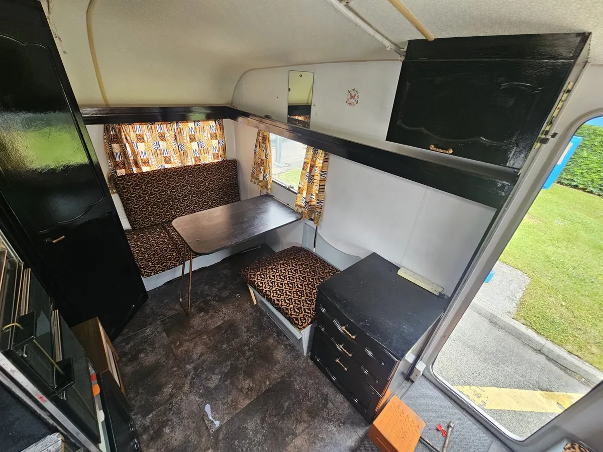 Caravan - Image 3