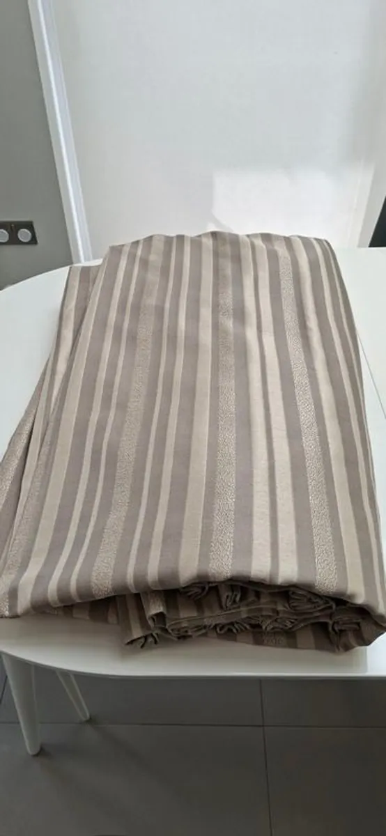 Curtains - Image 3