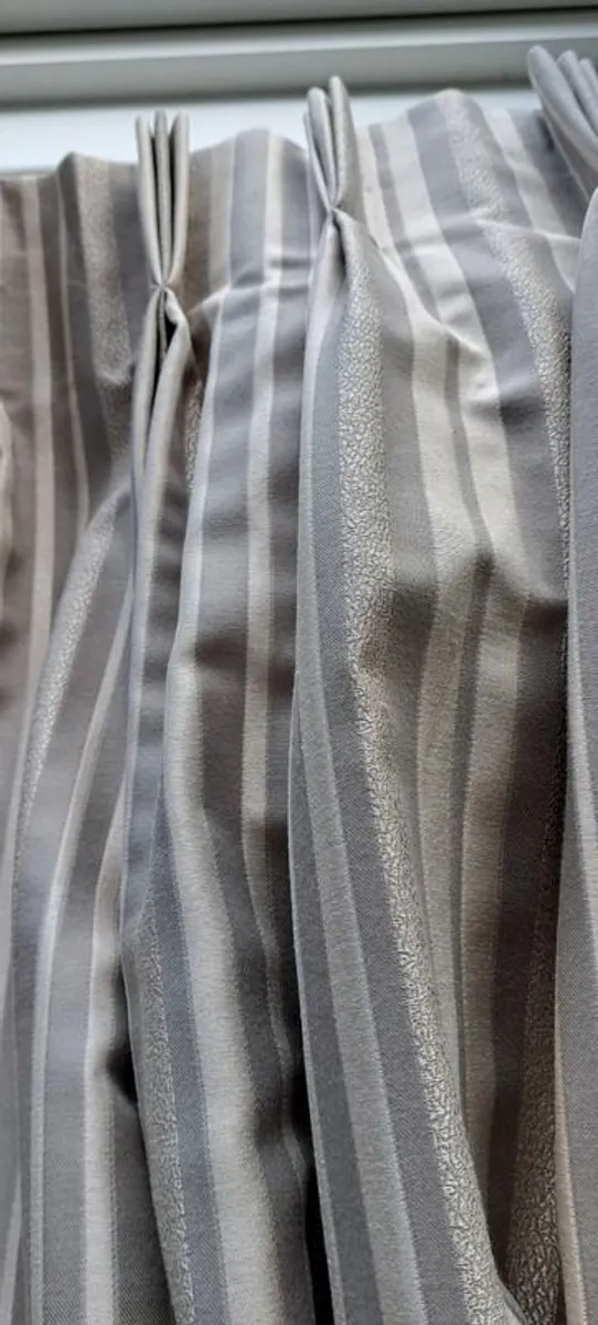 Curtains - Image 4