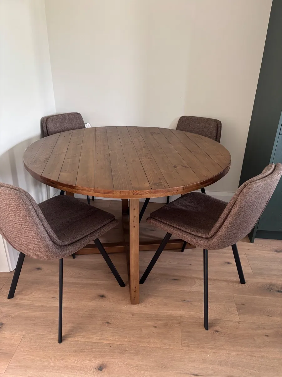 Dining table - Image 1