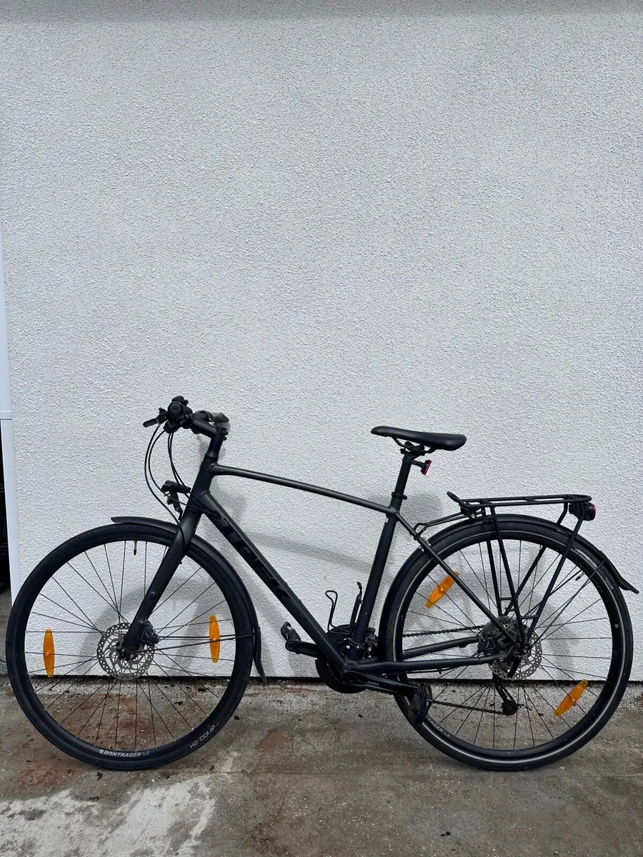 Trek FX 3 Hybrid Bike - Image 1