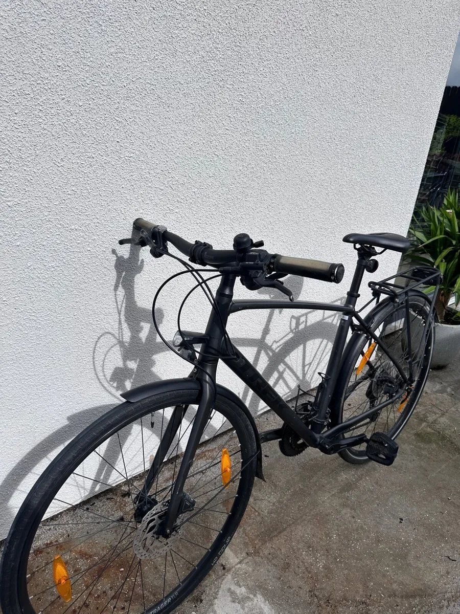 Trek FX 3 Hybrid Bike - Image 2