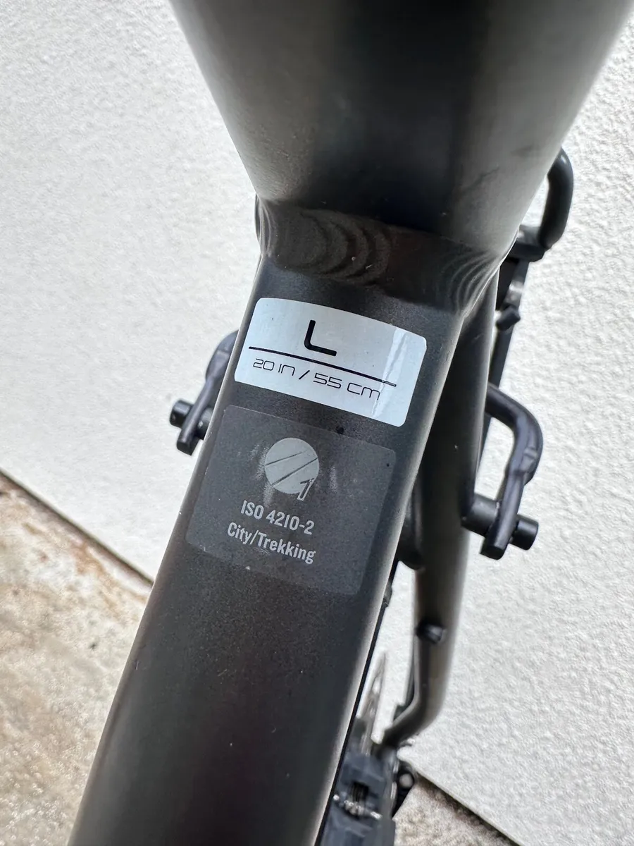 Trek FX 3 Hybrid Bike - Image 4