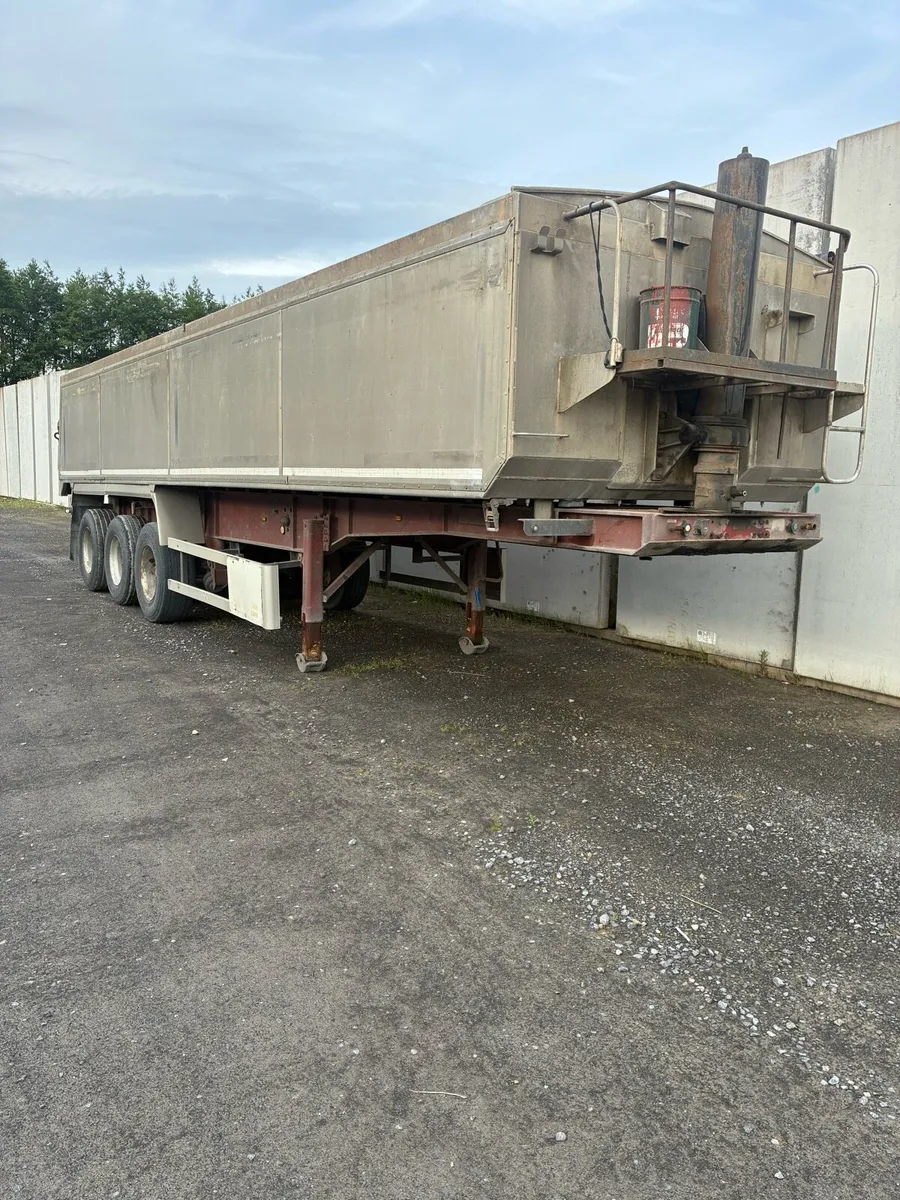Tipping trailer - Image 1