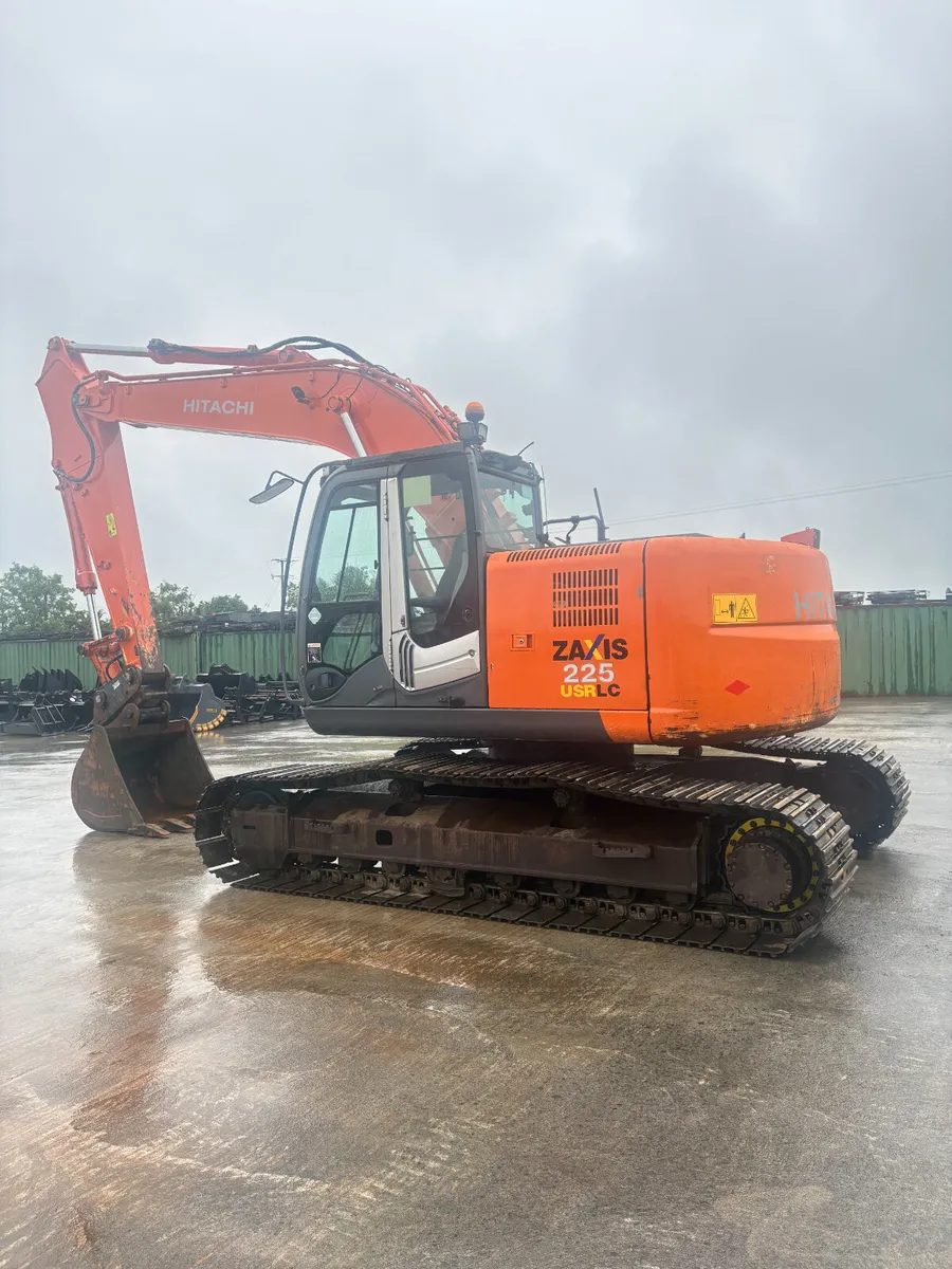 HITACHI ZX225-3 - Image 4