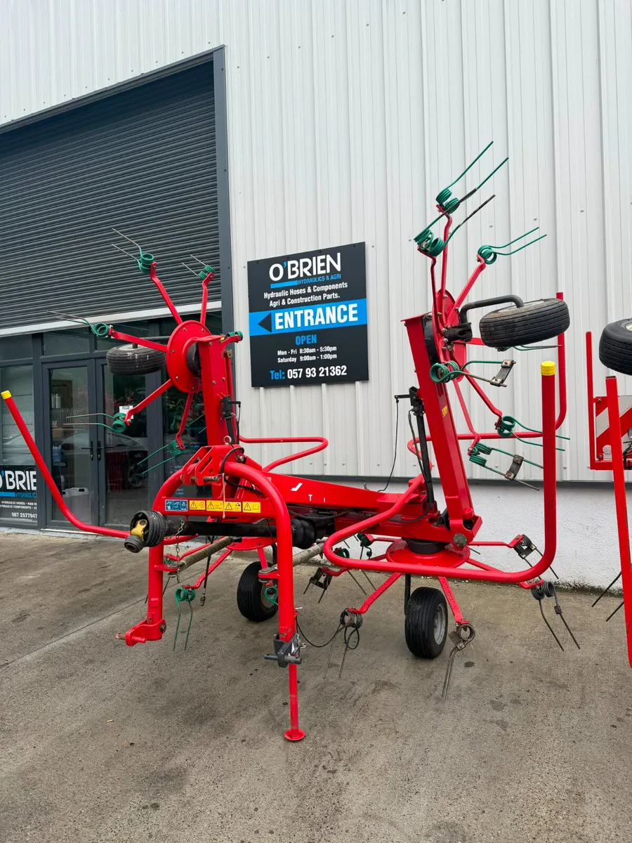 2014 Kverneland Tedder - Image 2