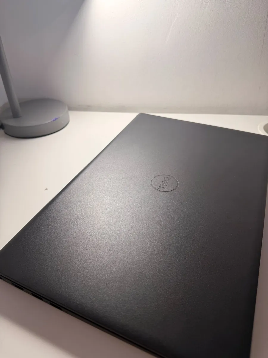 Laptop - Image 4