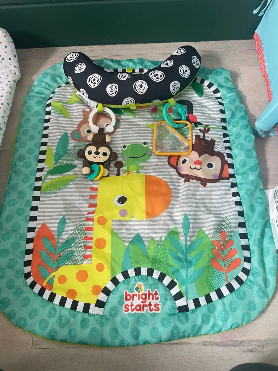 Baby changing, tummy time & play mats - Image 1