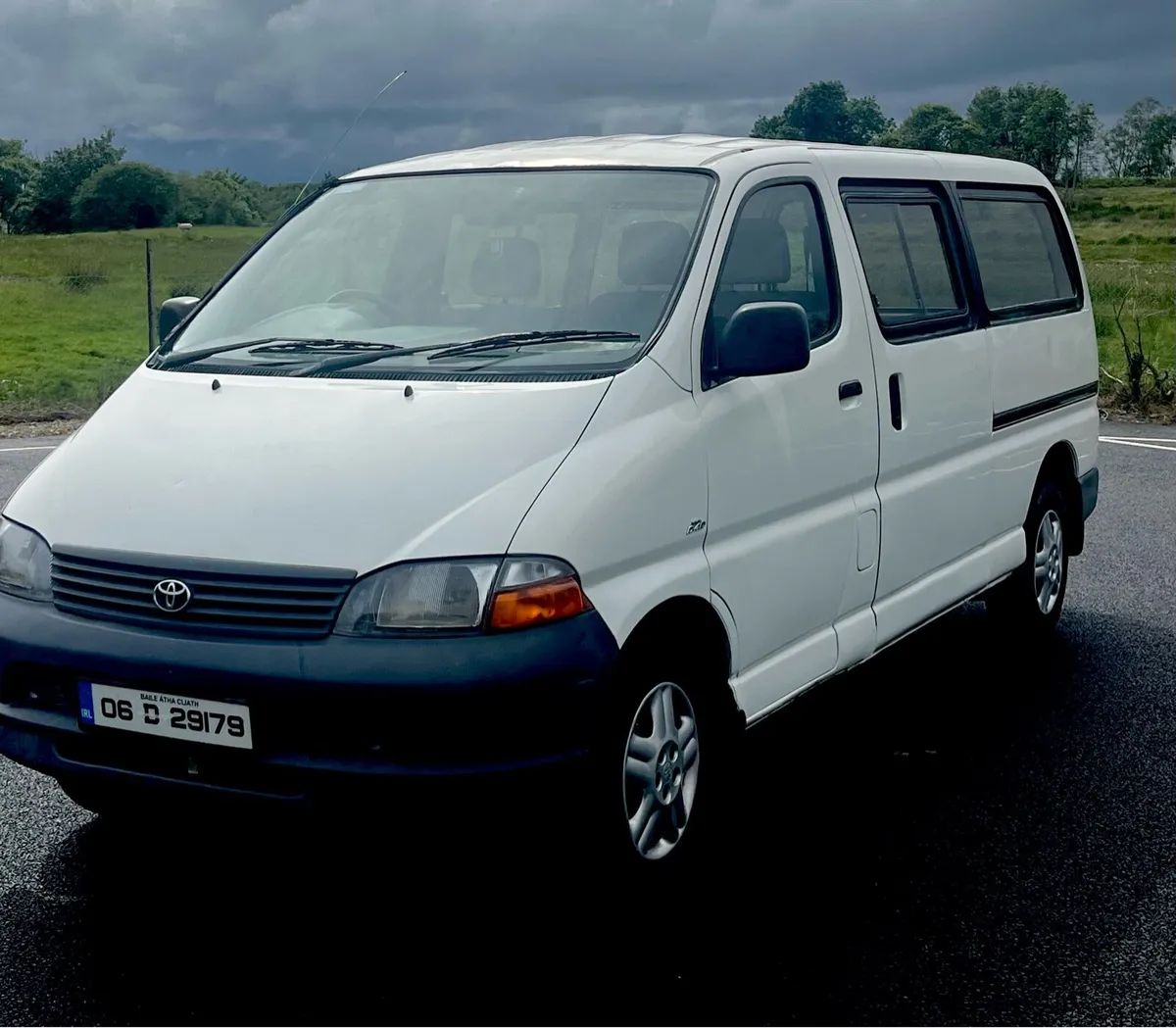 Toyota Hiace -low miles - Image 2
