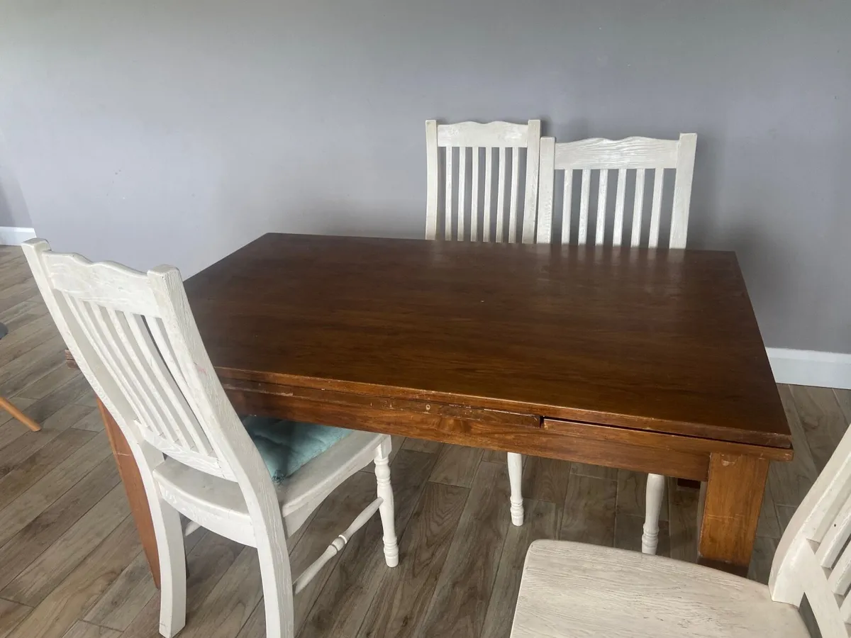 Table and chairs - Image 2