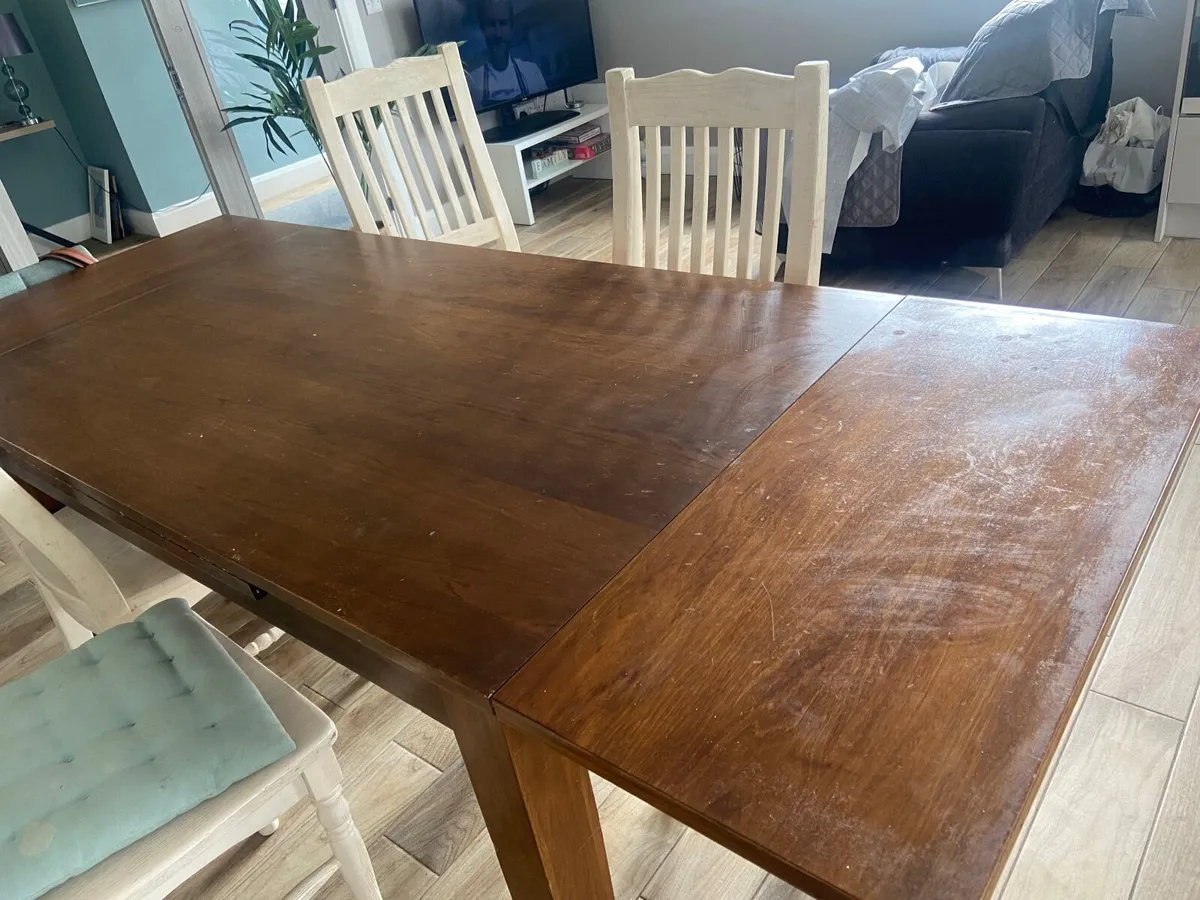 Table and chairs - Image 3