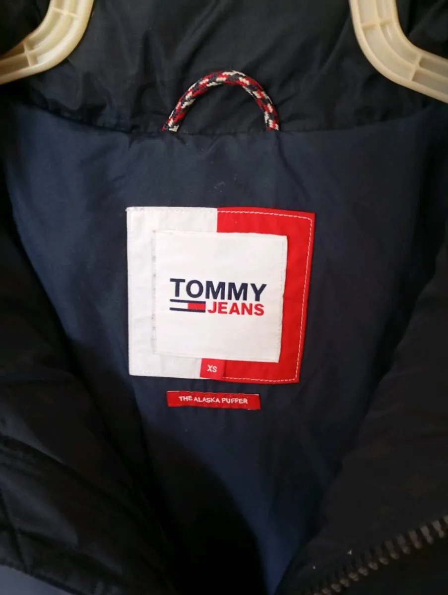 Tommy Hilfiger puffer jacket xs - Image 2