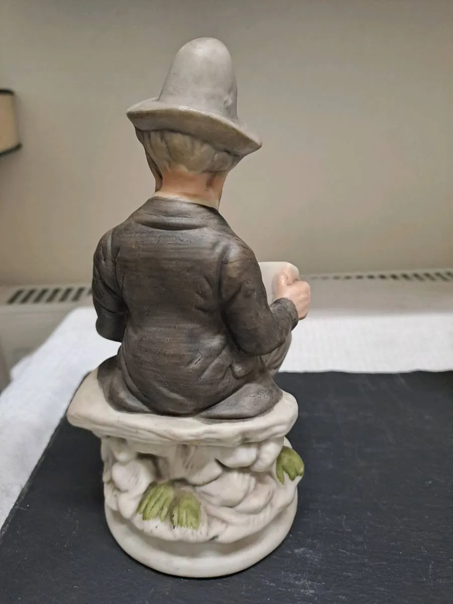 Vintage Porcelain Gentleman Reading Figurine - Image 4