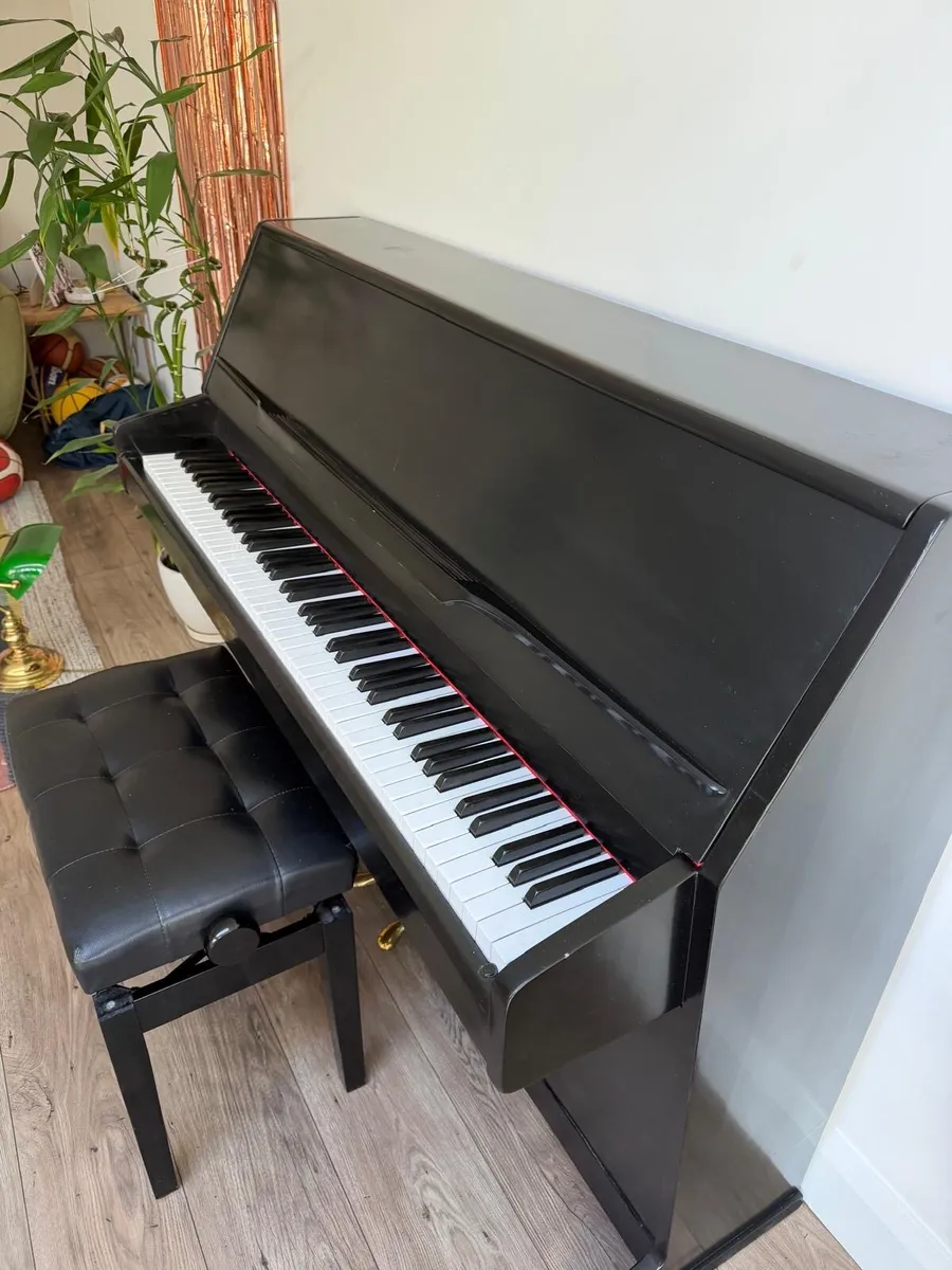 piano - Image 1