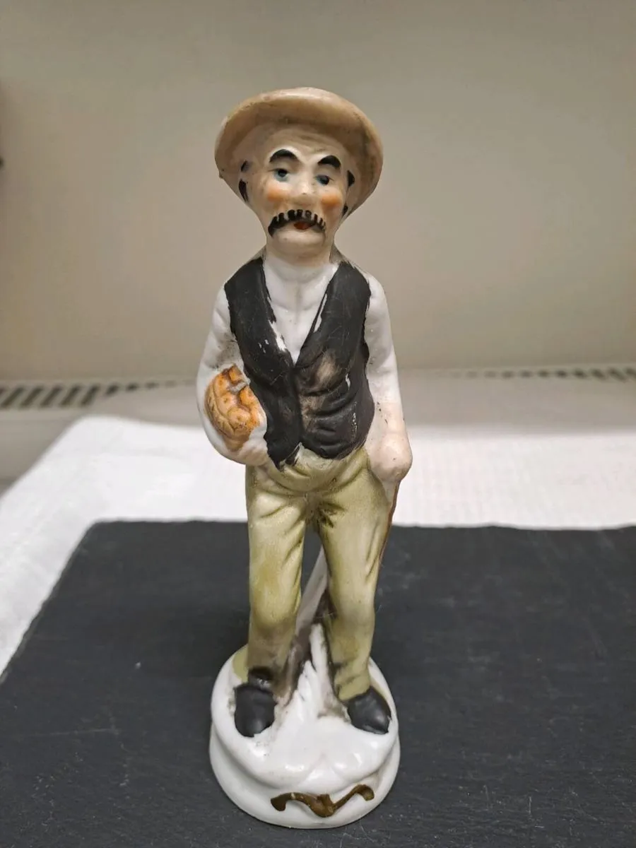 Vintage Porcelain Farmer Figurine with Bread 15cm - Image 1