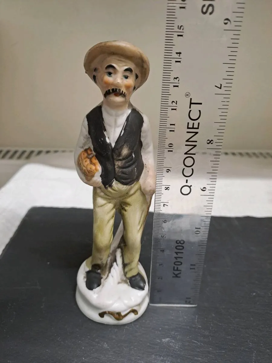 Vintage Porcelain Farmer Figurine with Bread 15cm - Image 2
