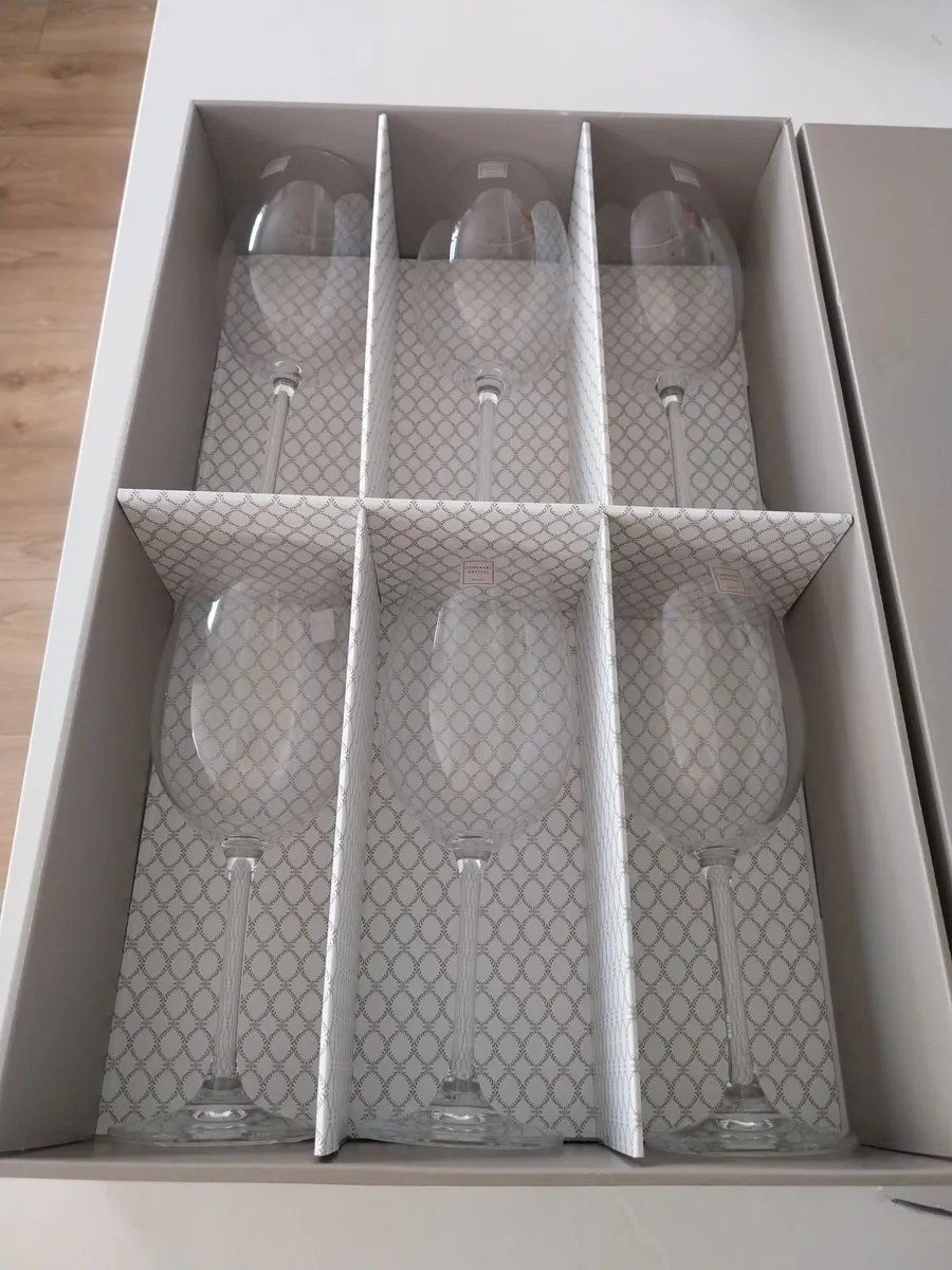 Tipperary Crystal Wine glasses x 6 - Image 1