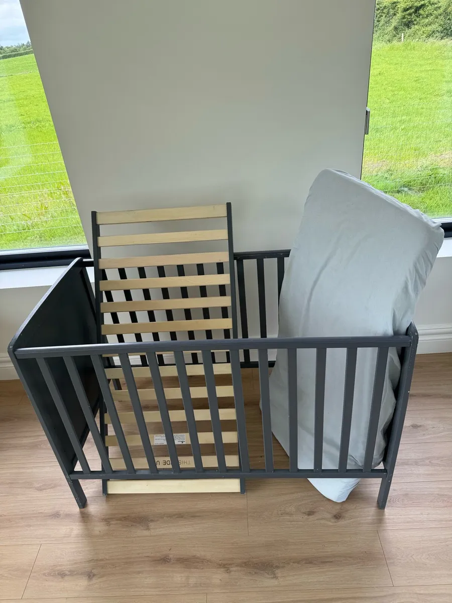 FREE: Baby Elegance Elle Cot - Image 1