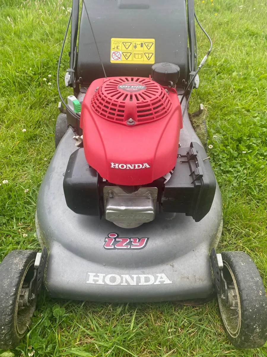 Honda self propelled Lawnmower - Image 1