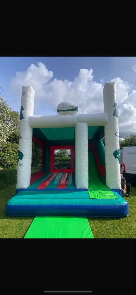 Bouncy castle - Image 1