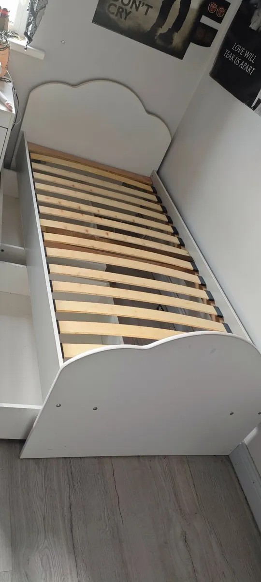 Single bed - Image 2