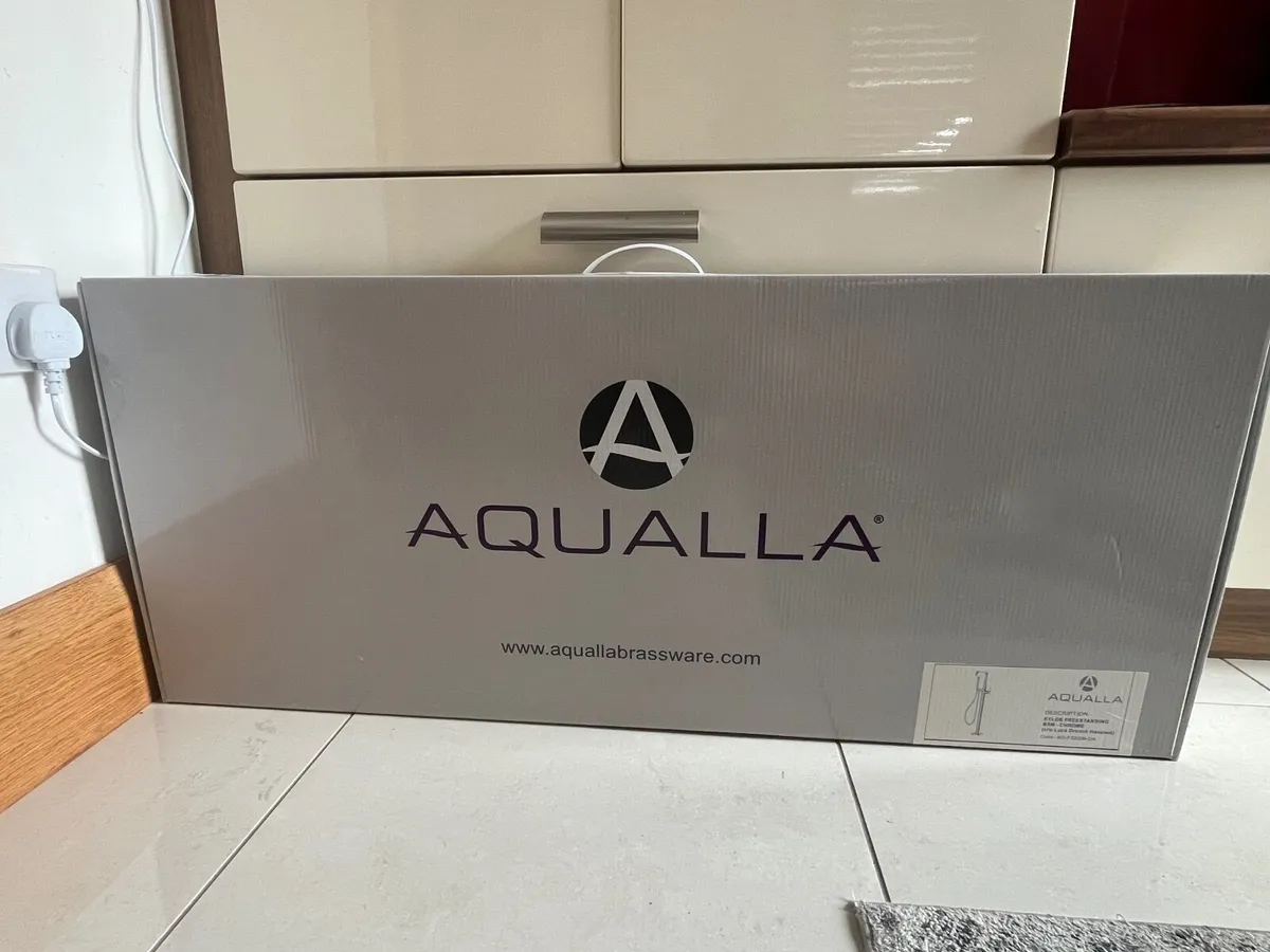 Freestanding bath tap - Image 1