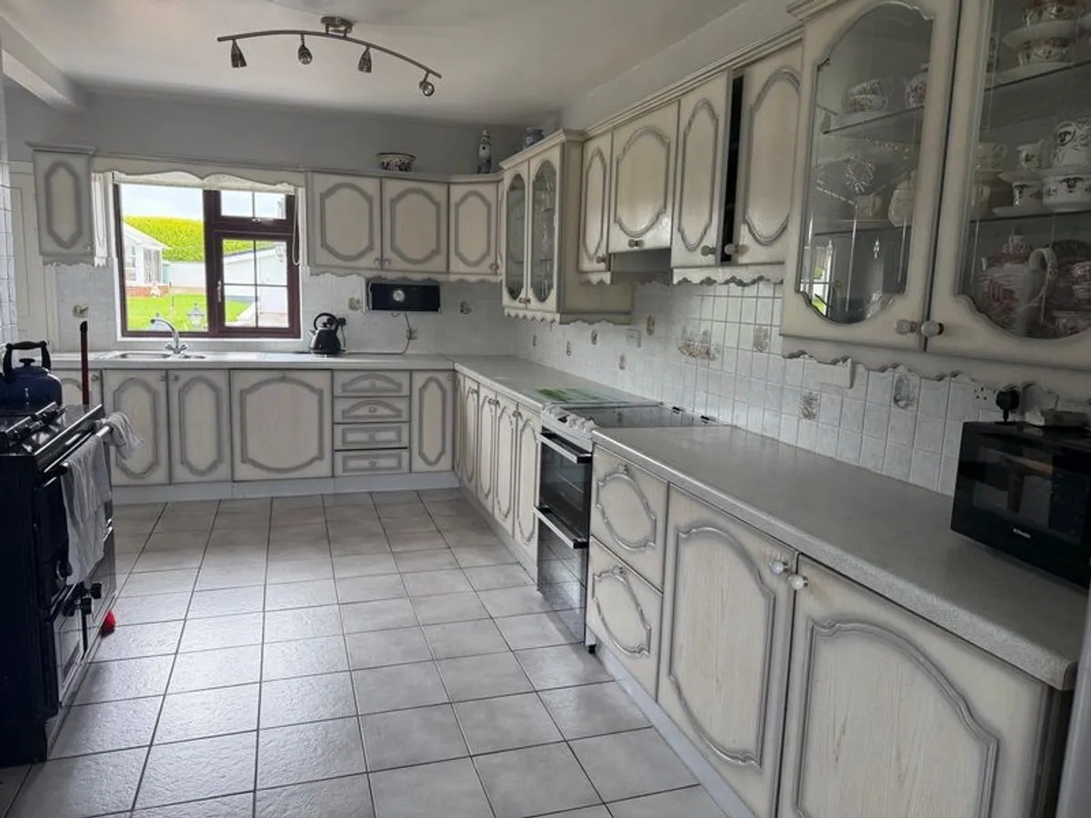 Kitchen for sale - Image 1