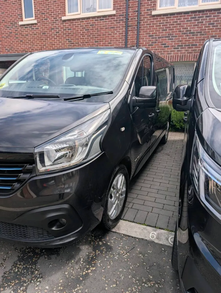 Renault Trafic Crew Cab - Image 3
