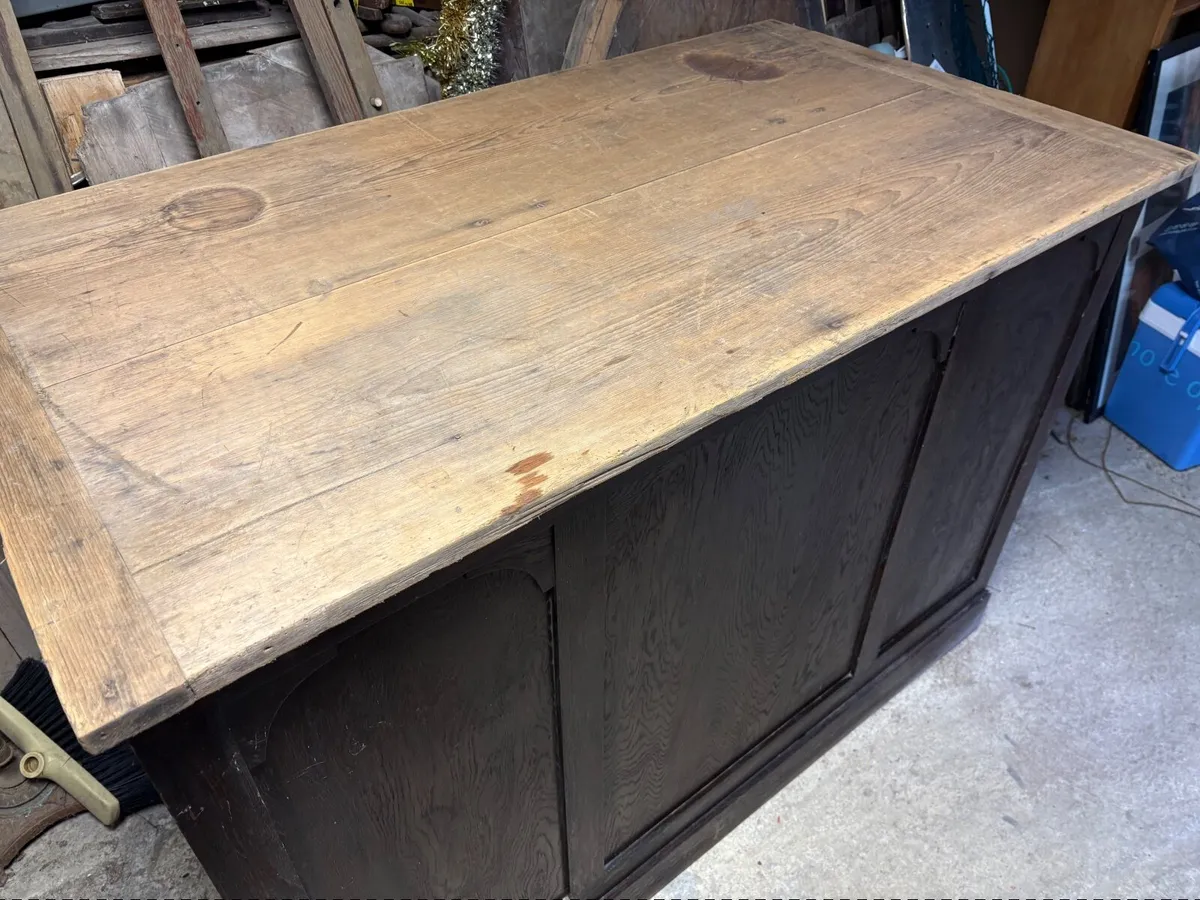 Antique shop counter or bar - Image 4