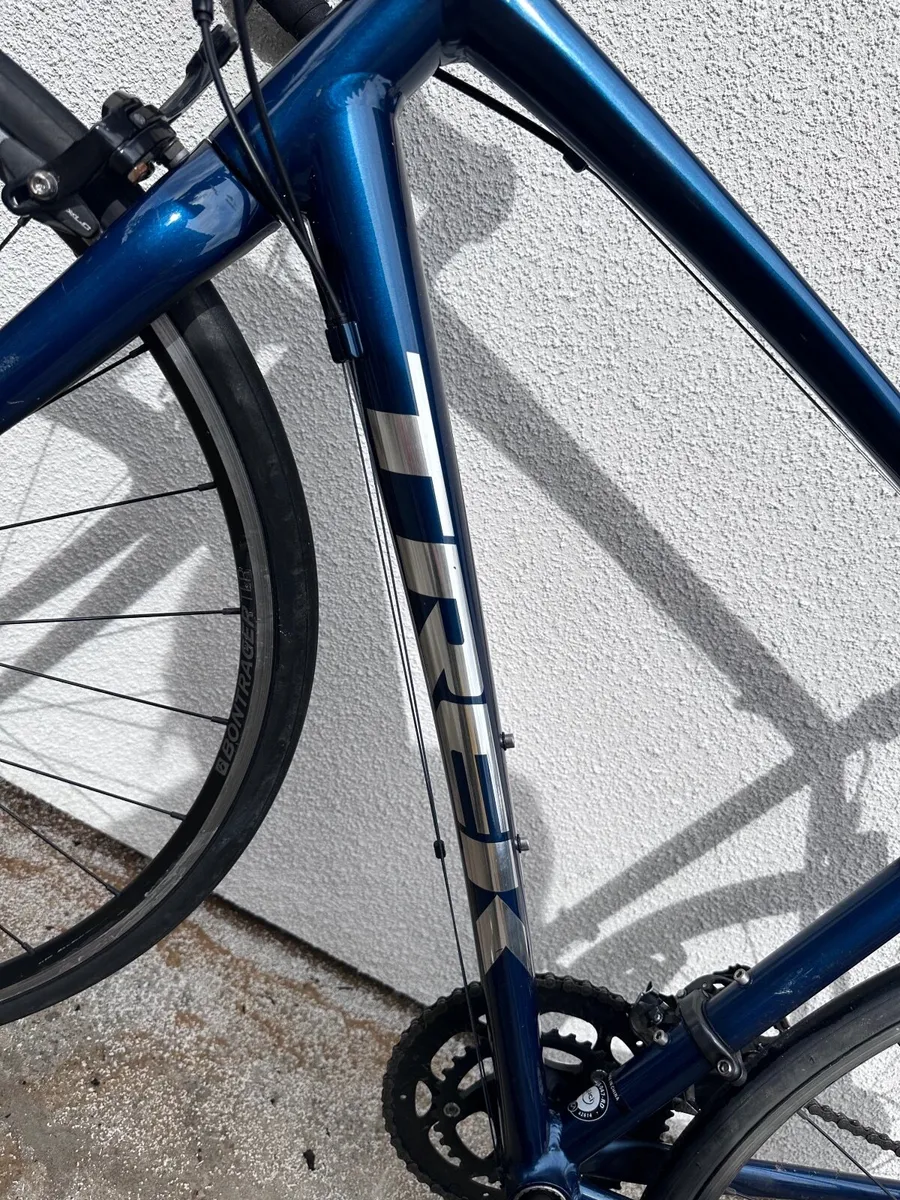 Trek Domane AL 2 Road Bike - Image 3