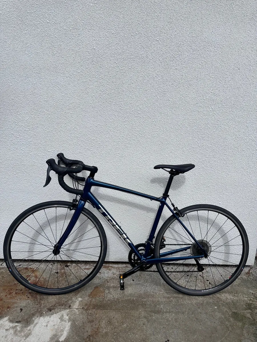 Trek Domane AL 2 Road Bike - Image 1