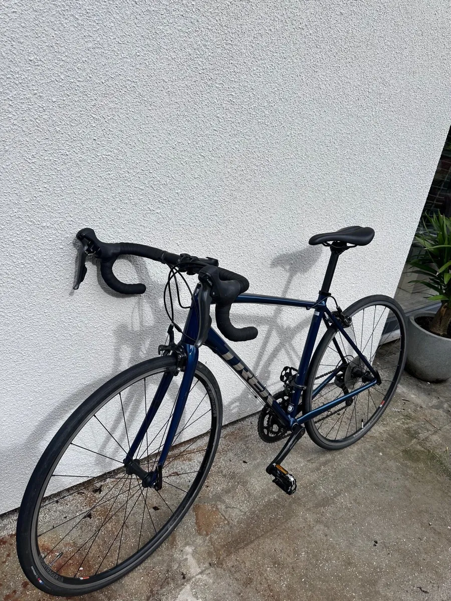 Trek Domane AL 2 Road Bike - Image 2