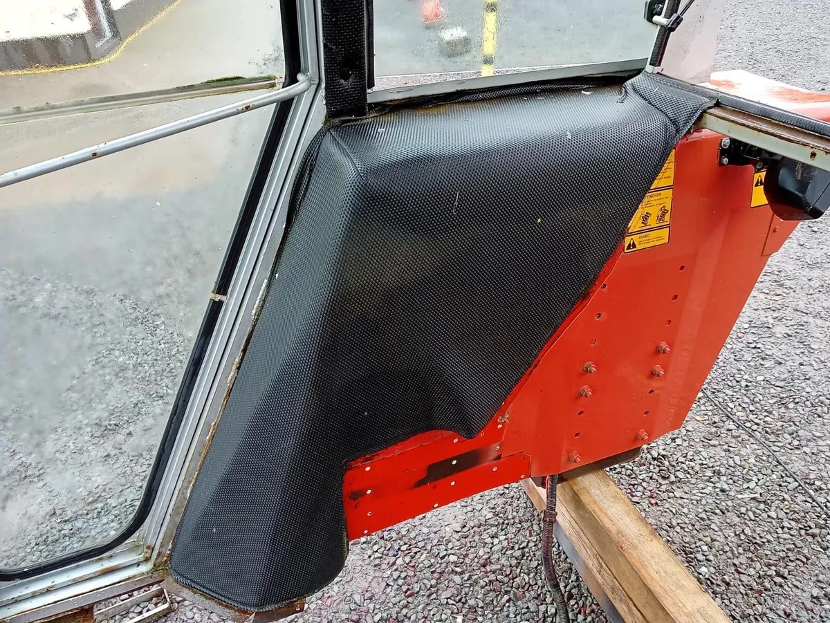 Massey Ferguson Cab - Image 4