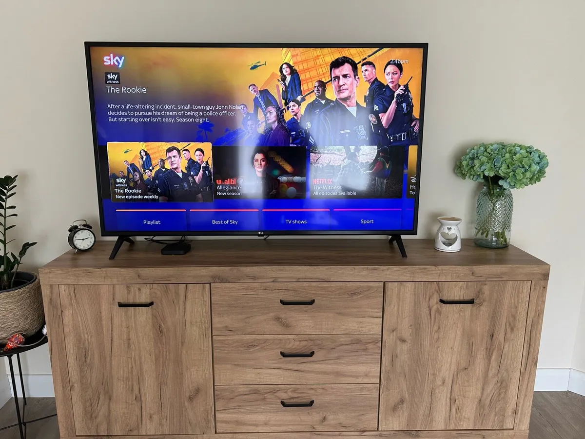 60” LG Smart Tv, Sideboard. - Image 2