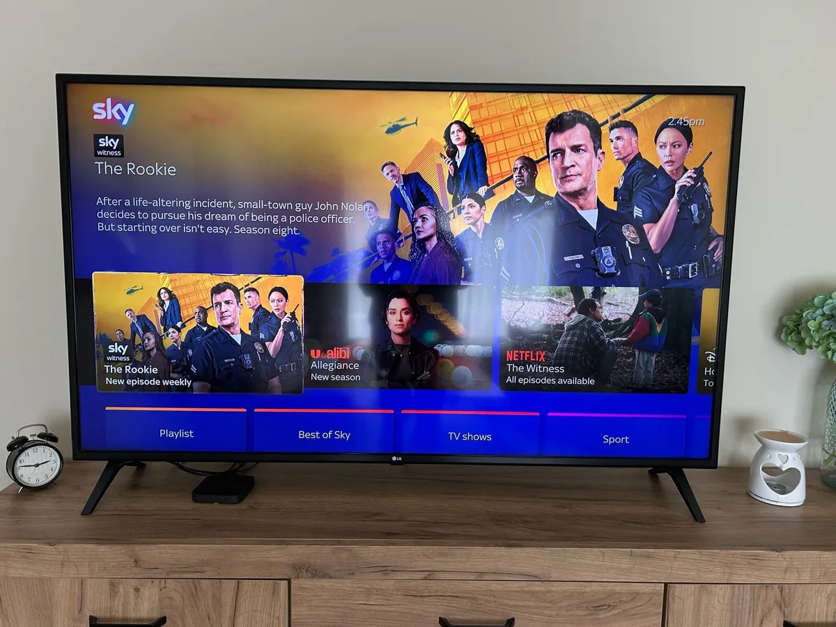 60” LG Smart Tv, Sideboard. - Image 3