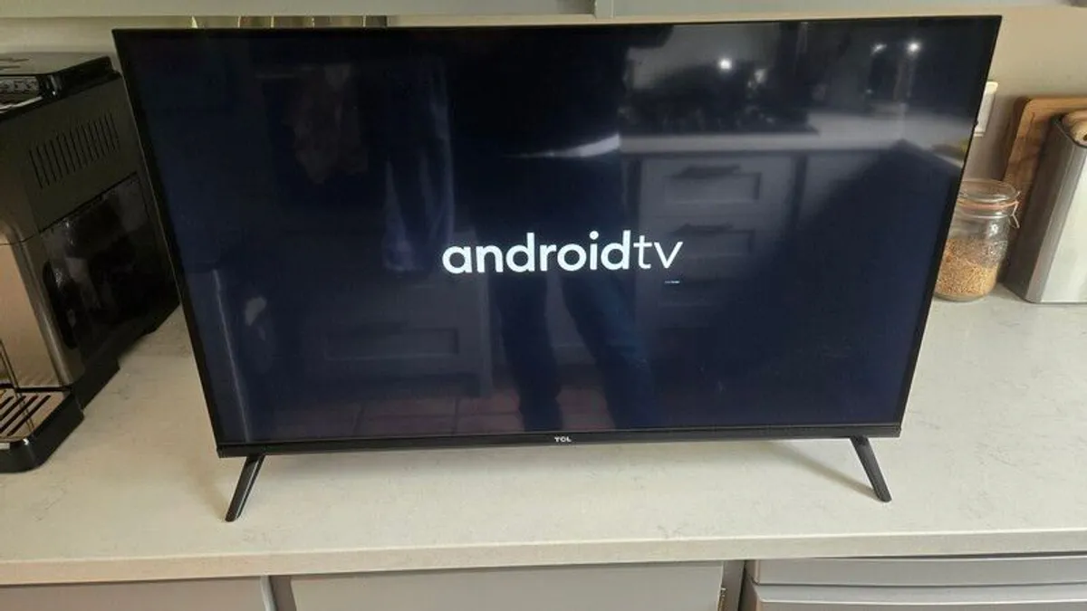 Tcl 32" Tv - Image 2