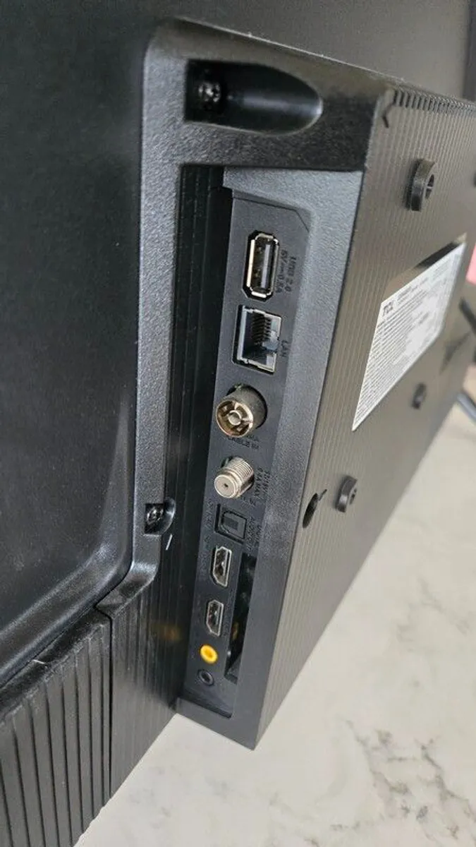Tcl 32" Tv - Image 3