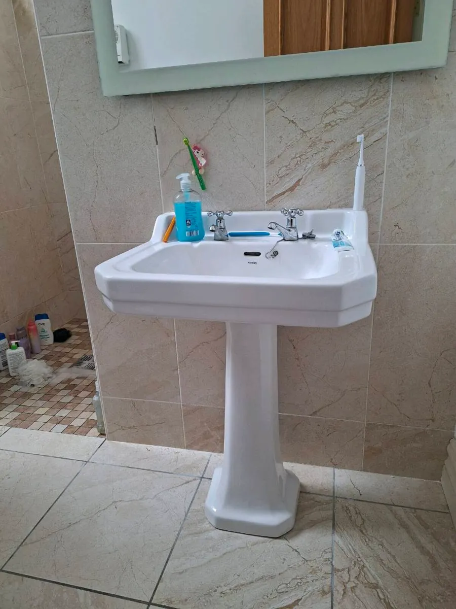 Bathroom sink - Image 2