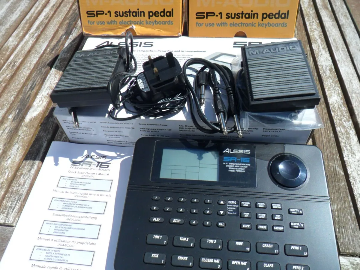 Drum Machine Alesis SR16 - Image 1