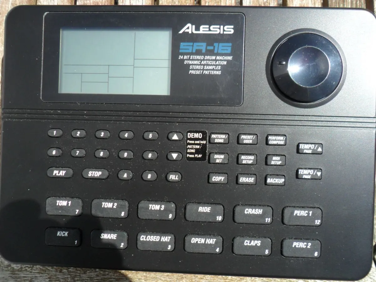 Drum Machine Alesis SR16 - Image 4