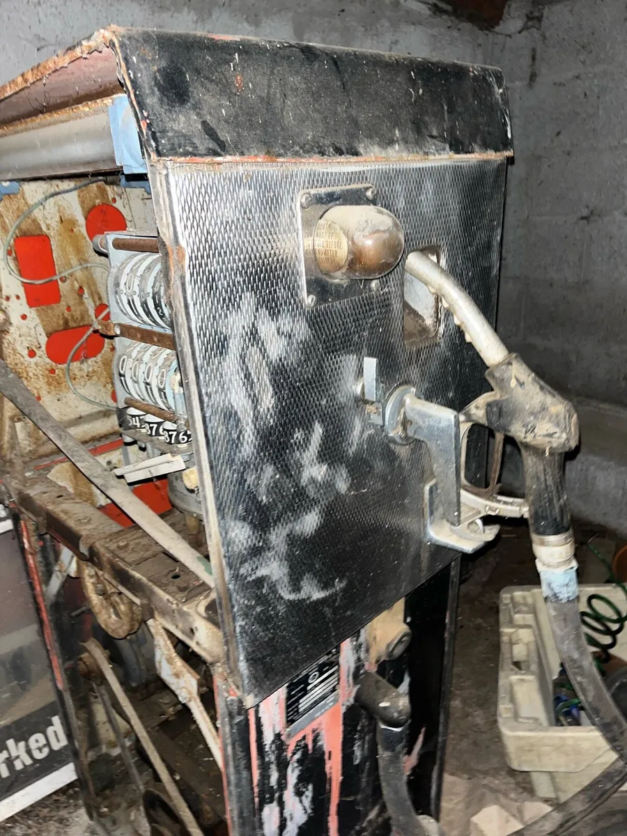 Old diesel pumps - Image 4